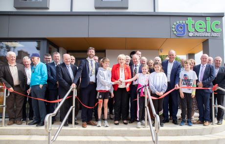 Minister for Rural & Community Development Heather Humphries T.D cutting the ribbon at the new Carrigart Digital Hub gteic@Carraig Airt.